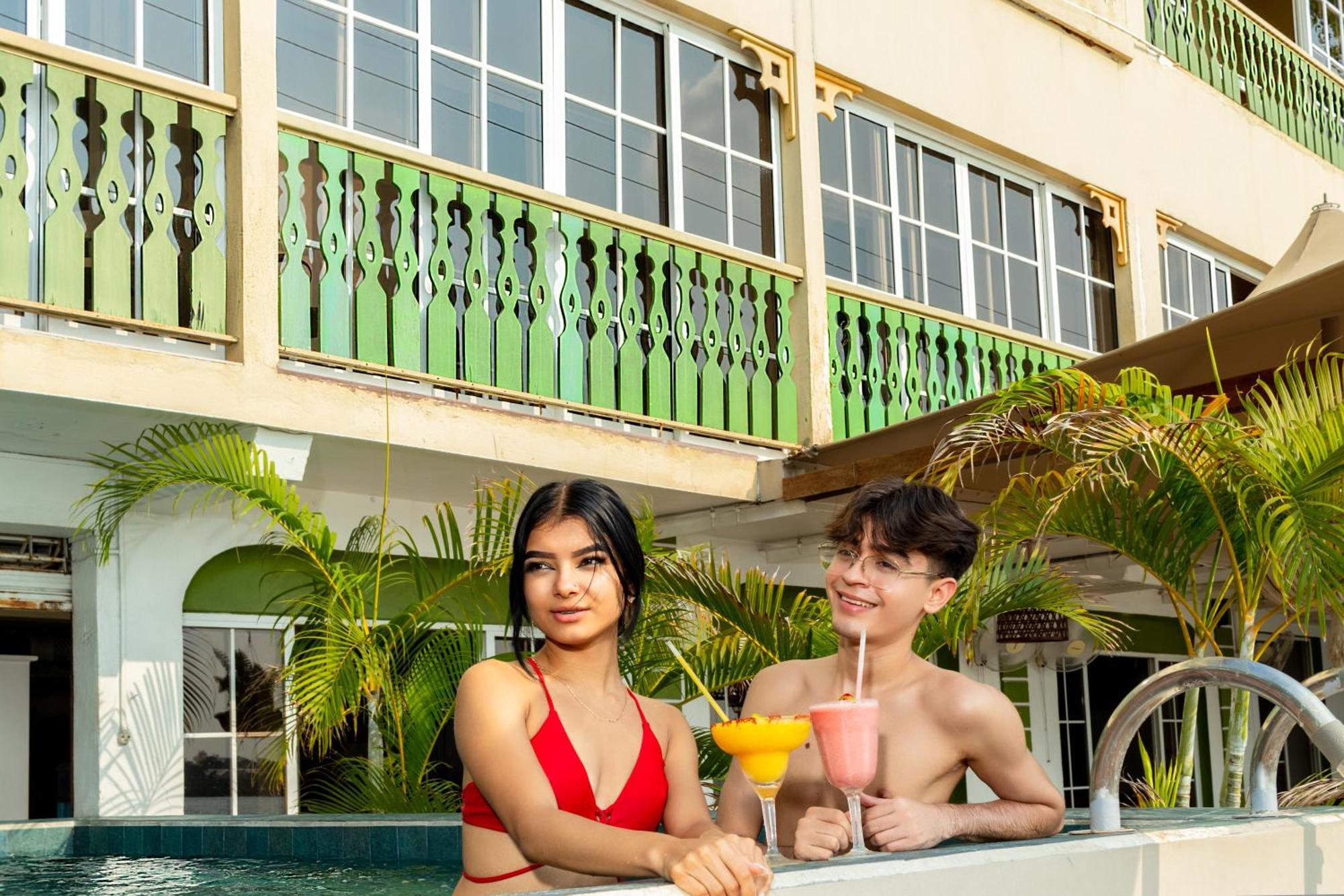 Hotel Peten Флорес Экстерьер фото