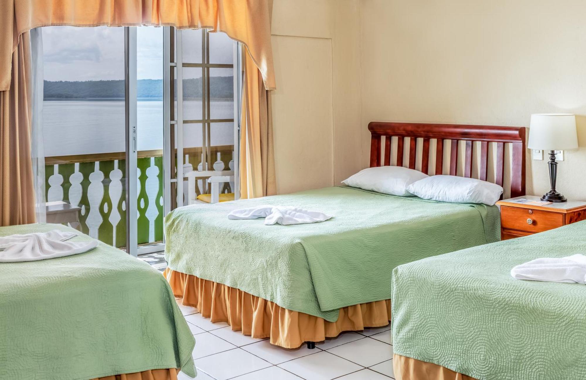 Hotel Peten Флорес Экстерьер фото