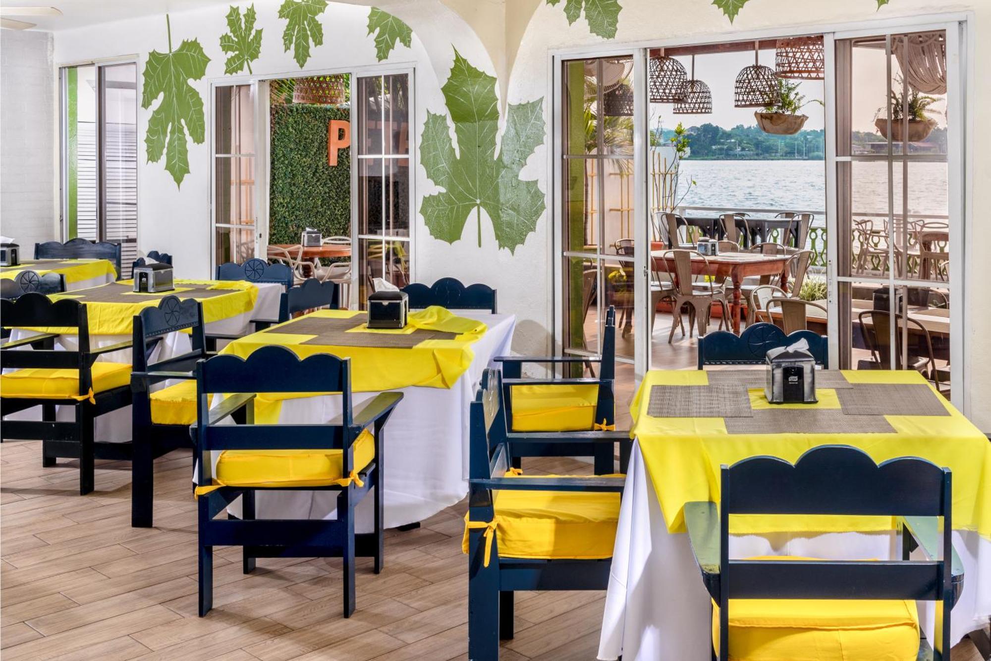 Hotel Peten Флорес Экстерьер фото