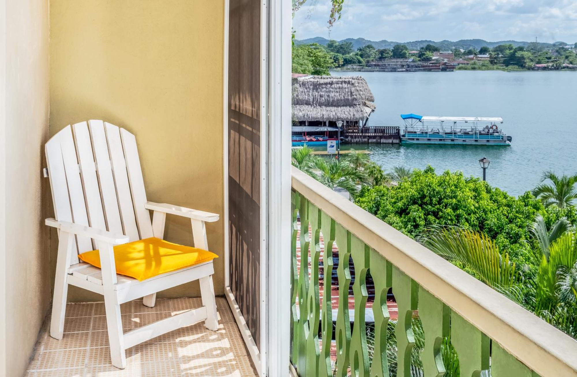 Hotel Peten Флорес Экстерьер фото