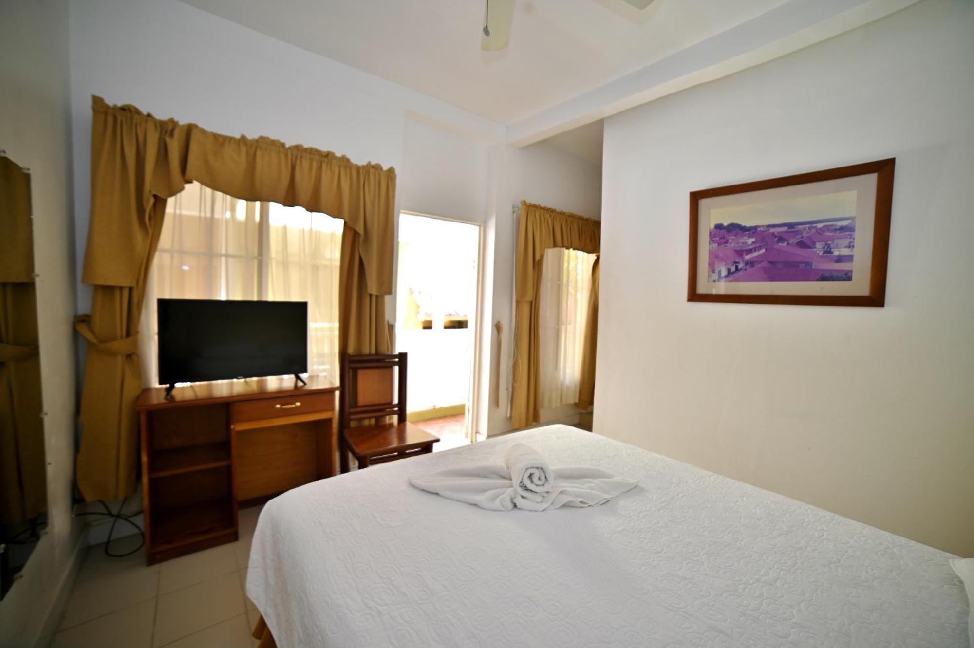 Hotel Peten Флорес Экстерьер фото
