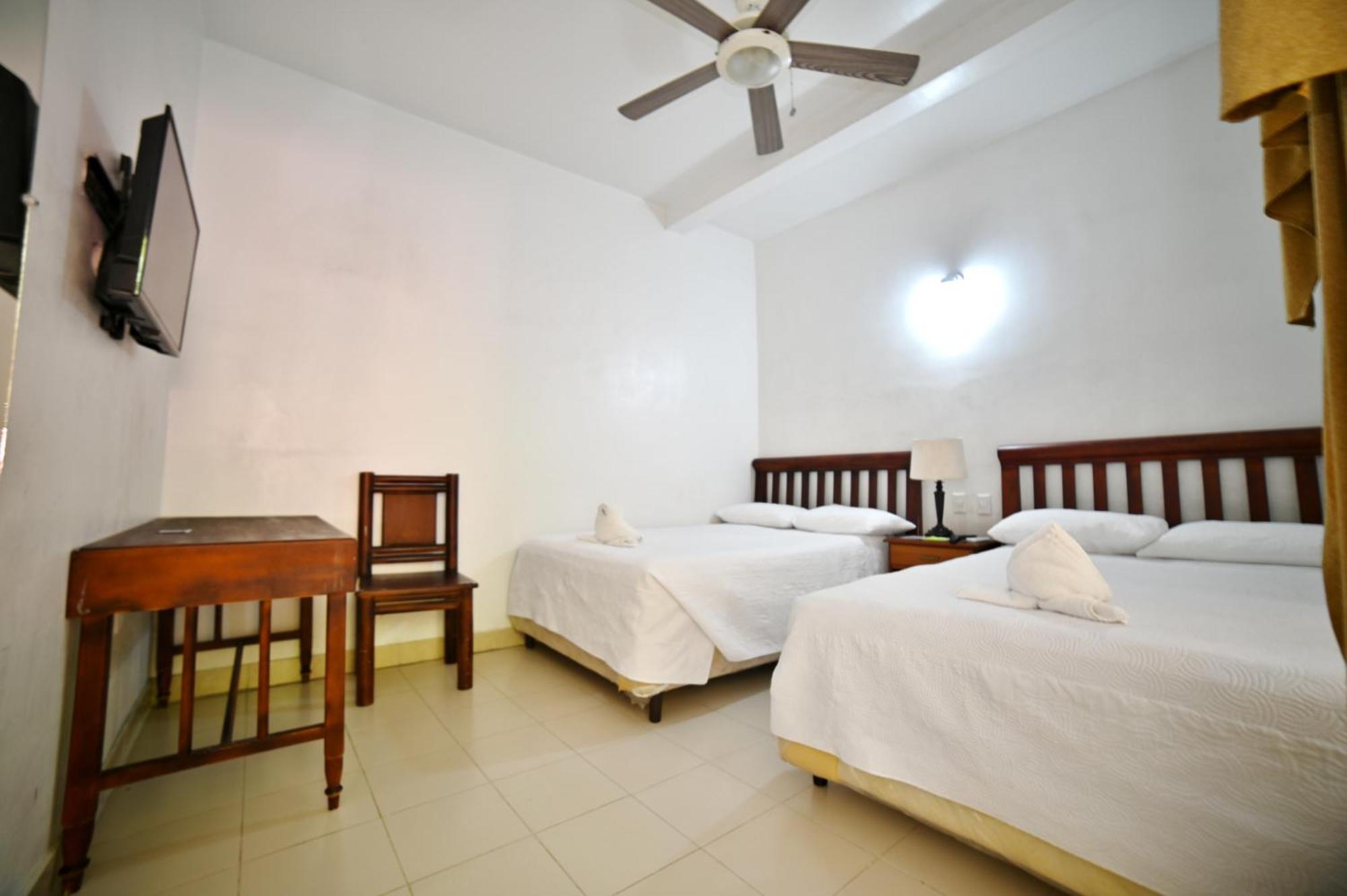 Hotel Peten Флорес Экстерьер фото