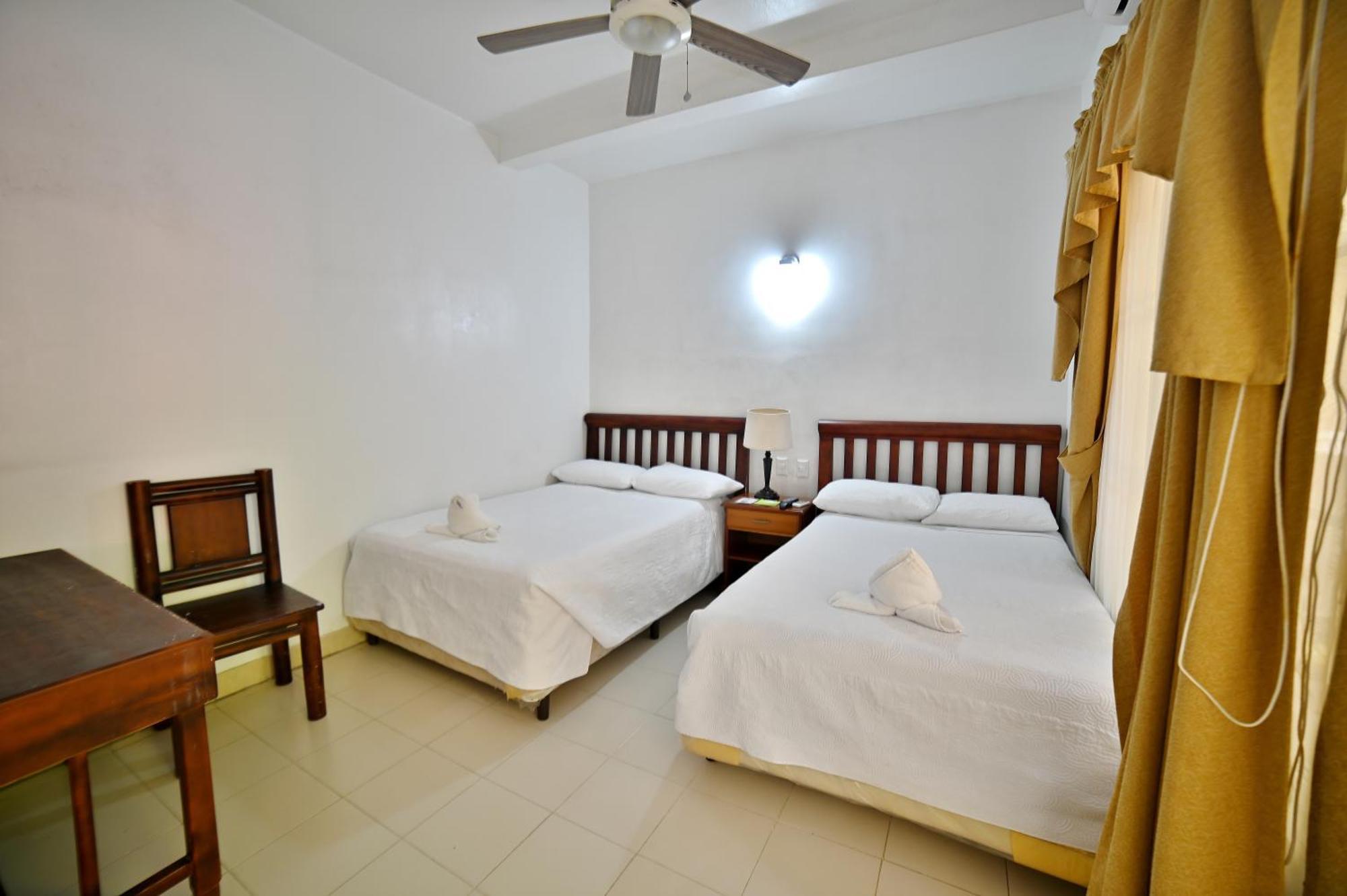 Hotel Peten Флорес Экстерьер фото