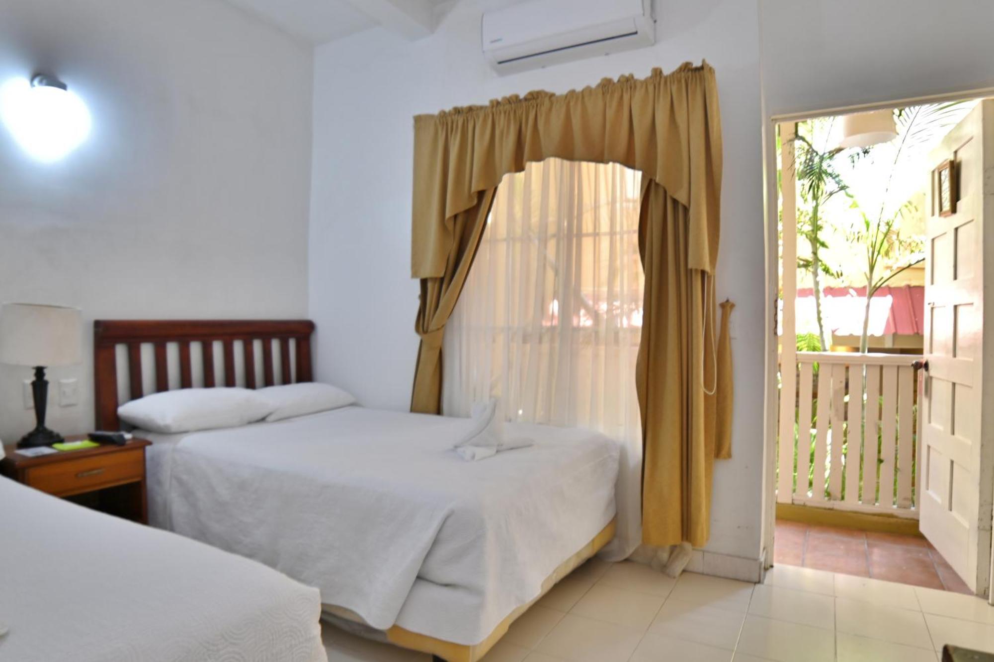 Hotel Peten Флорес Экстерьер фото