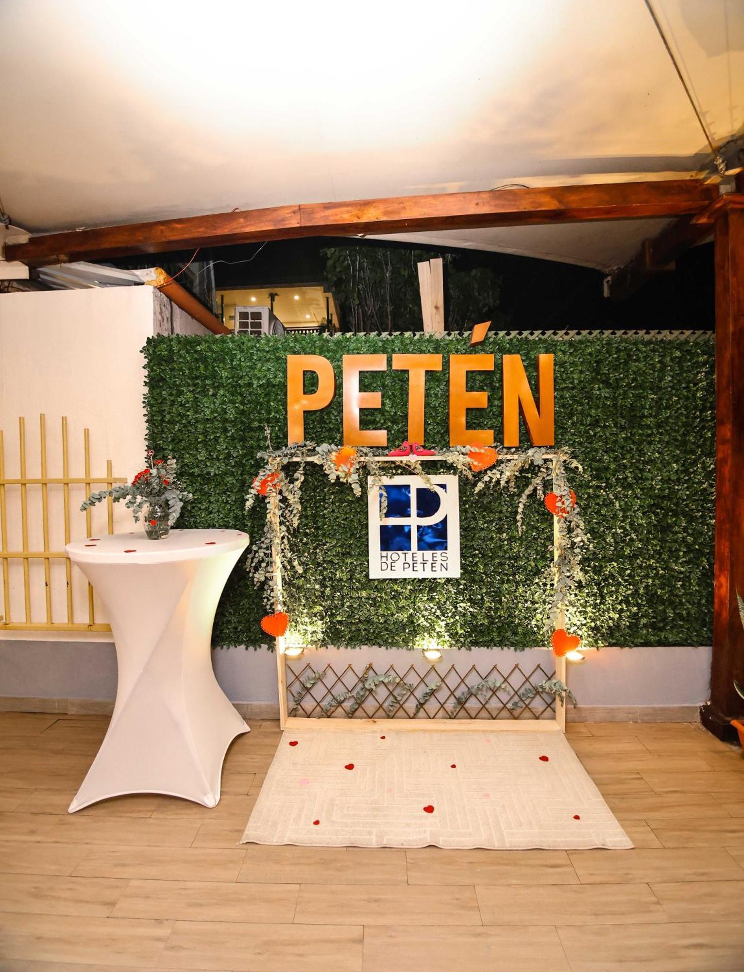 Hotel Peten Флорес Экстерьер фото